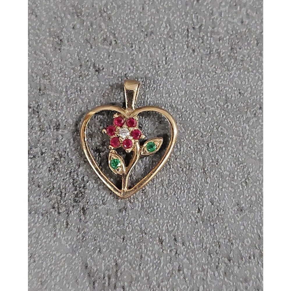 10k Gold Heart Shaped Pendant With Red Flower